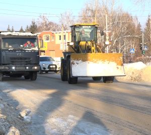 В Кузнецке снегоуборочная техника не выдерживает нагрузки