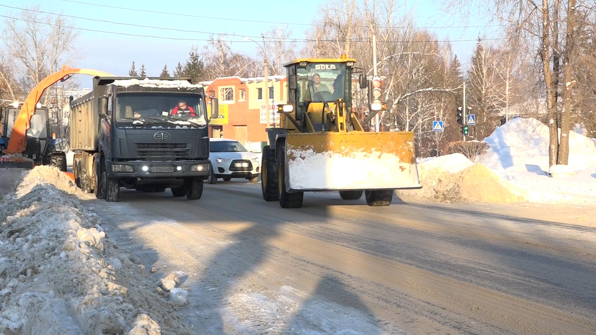В Кузнецке снегоуборочная техника не выдерживает нагрузки