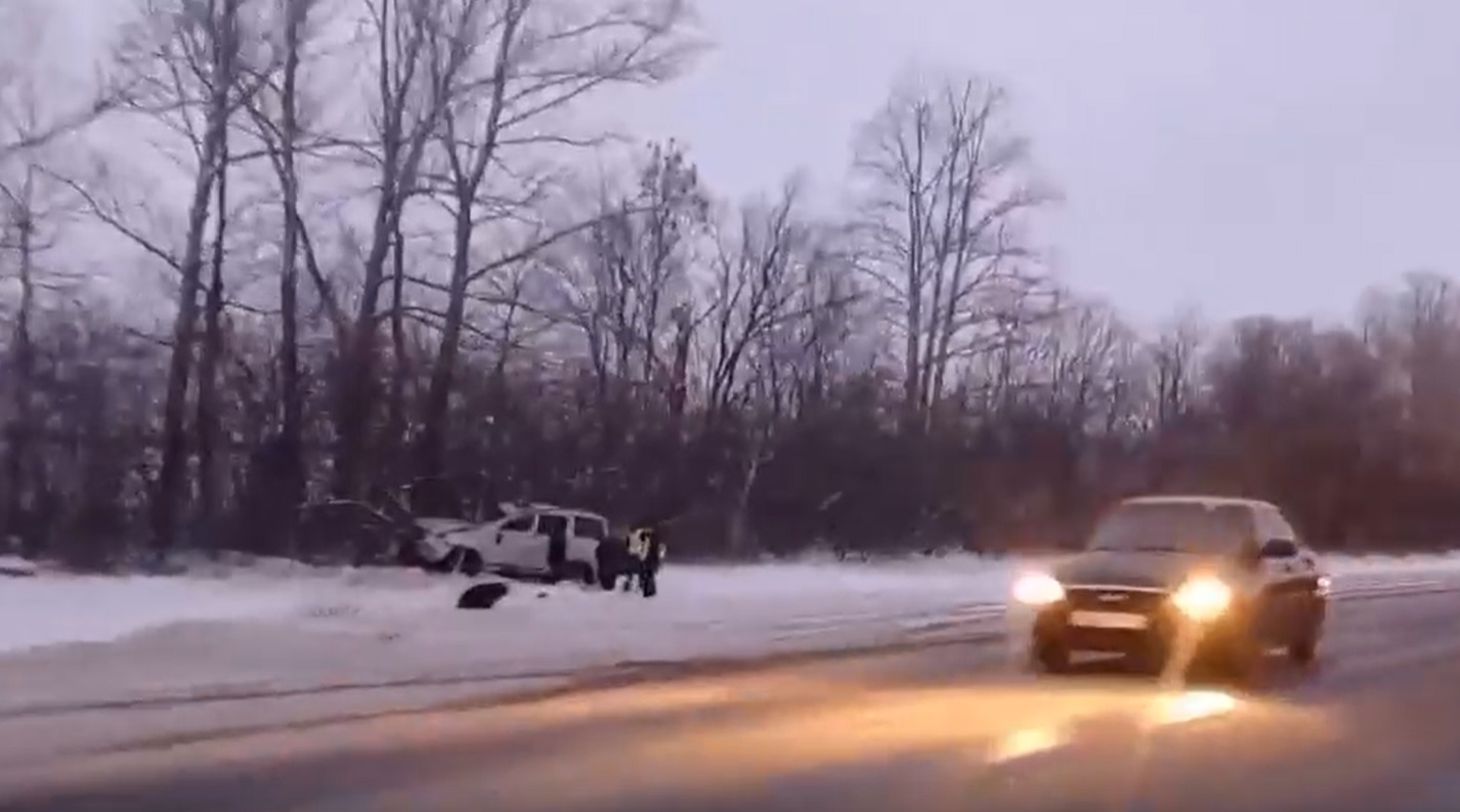 В Кузнецком районе на трассе М-5 в ДТП пострадала женщина