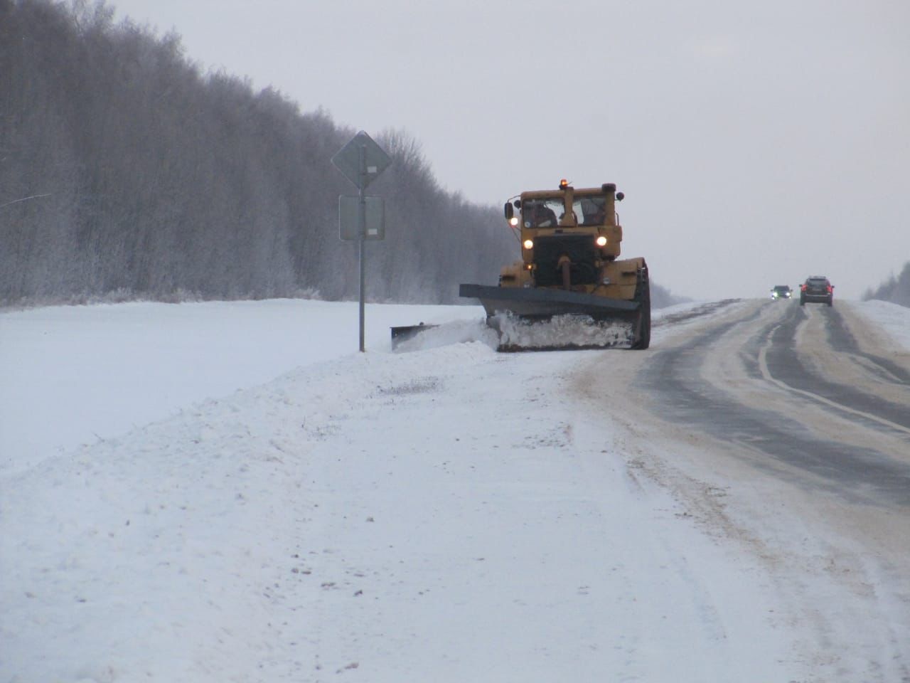 В Пензенской области очисткой дорог от снега занимаются 250 спецмашин