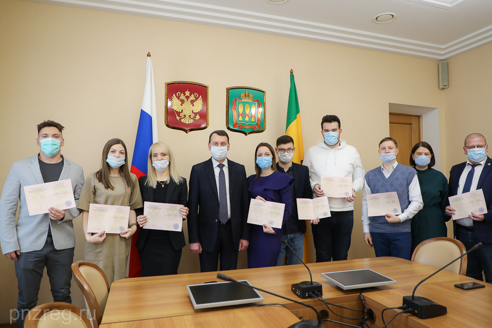 Олег Ягов вручил дипломы победителям кадрового конкурса