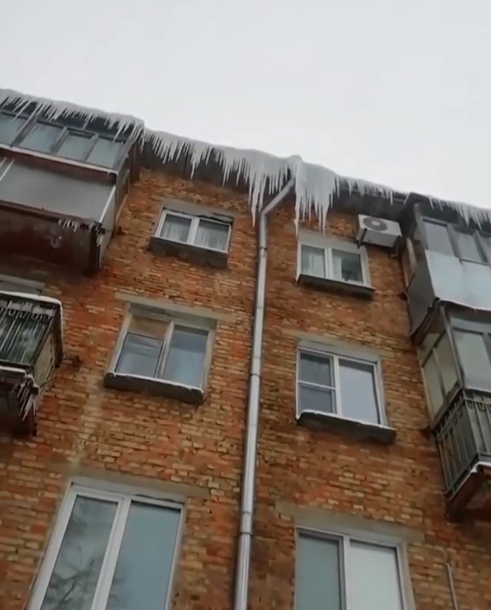 В Пензе над горожанами нависла самая настоящая ледяная опасность