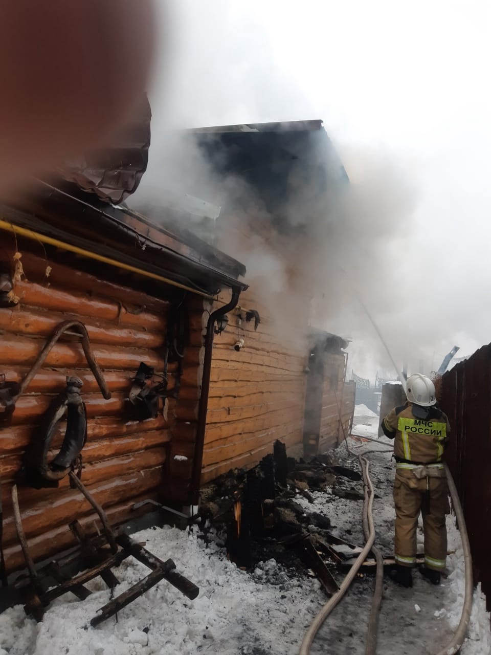 В Пензенском районе 18 пожарных тушили горящую баню