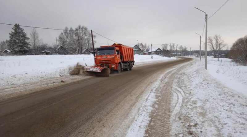 В выходные на пензенские дороги высыпали более 6000 тон противогололедной смеси
