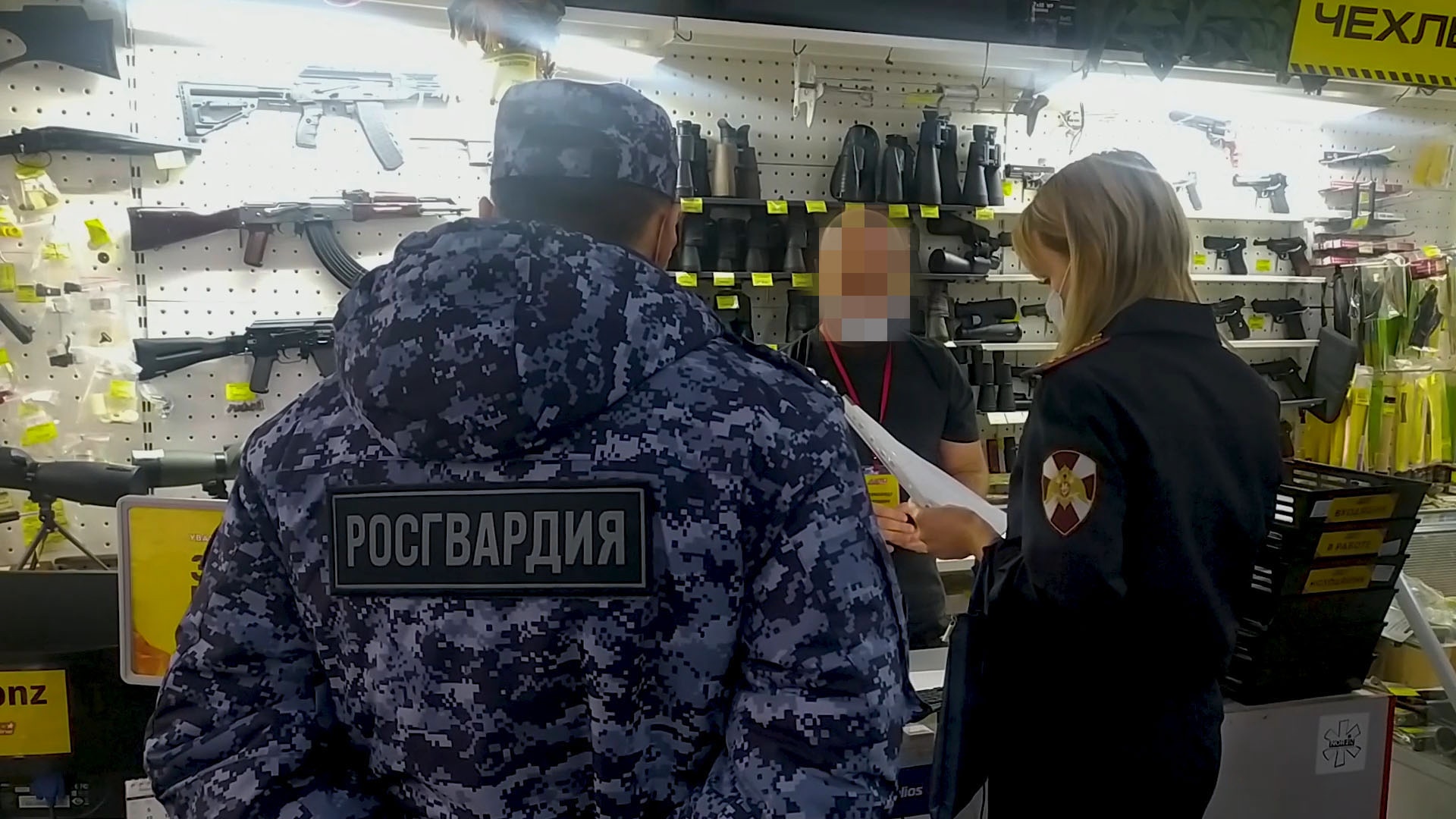 В Пензе незаконно торговали оружием