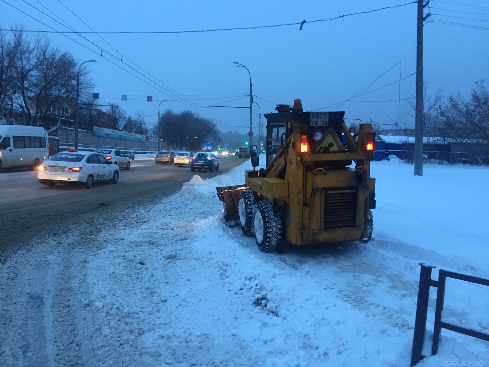 В Пензе на борьбу со снегом «выгнали» 115 спецмашин