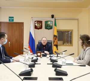 Мельниченко: десятки тысяч нуждающихся получили помощь благодаря волонтерам