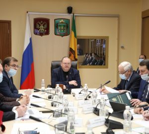 Мельниченко поручил не затягивать начало ремонта дорог