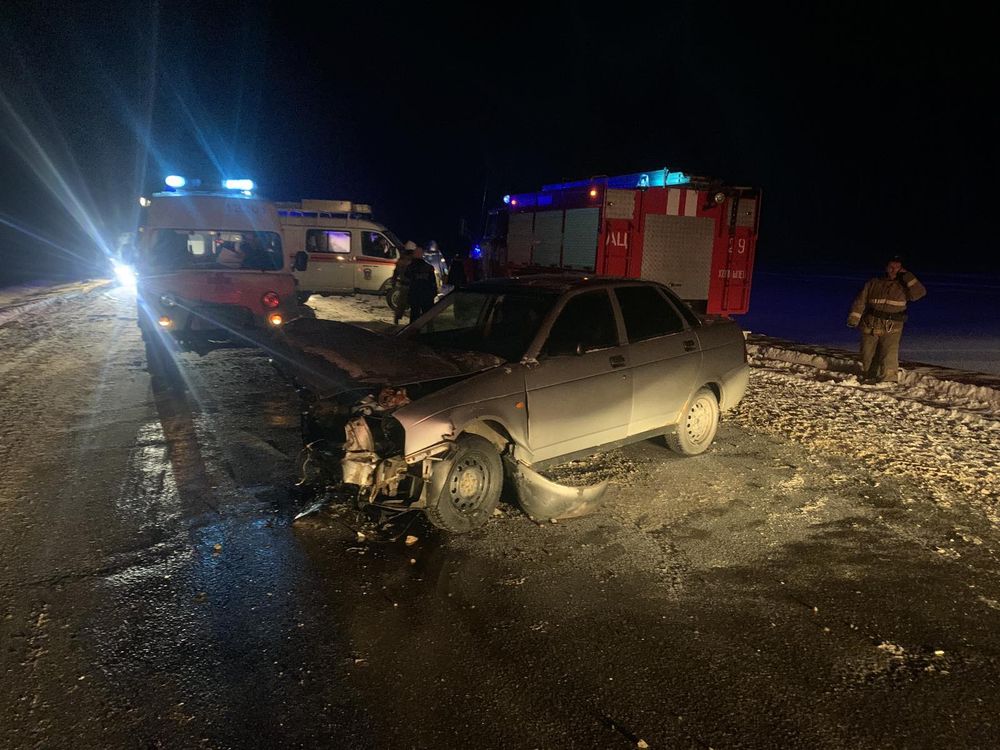 В Пензенской области спасатели вытащили раненого водителя из искореженного авто