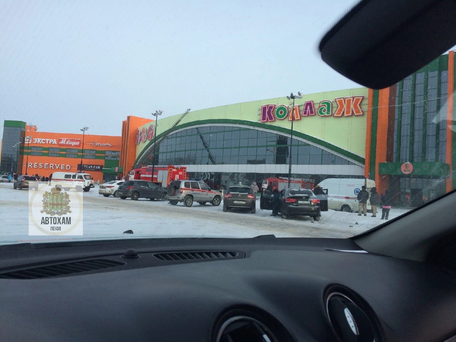 После схода снежной лавины жителям улицы Краснова пообещали очистить крышу