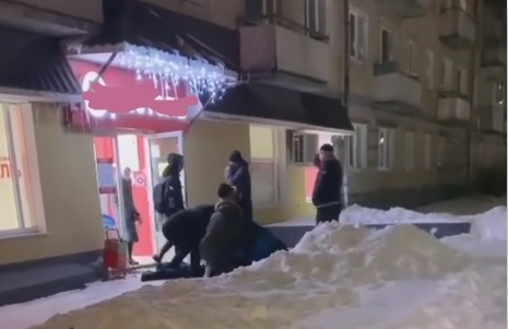 В Заречном правоохранители «напали толпой» на мужчину, подозреваемого в торговле оружием