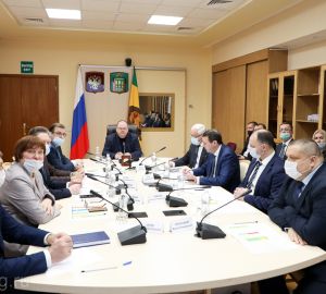 Мельниченко заявил о необходимости укреплять материально-техническую базу ЖКХ