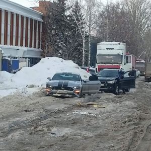 Невозможно проехать: пензенцы пожаловались на колею по улице Байдукова