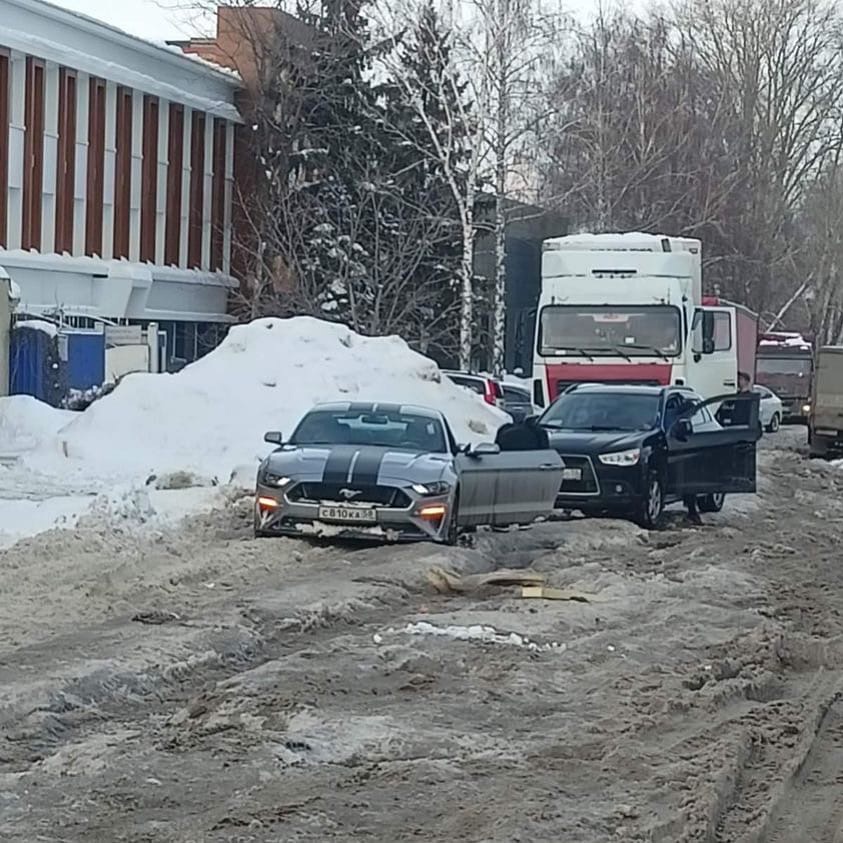 Невозможно проехать: пензенцы пожаловались на колею по улице Байдукова