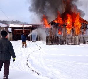 При пожаре в Никольском районе погиб один человек