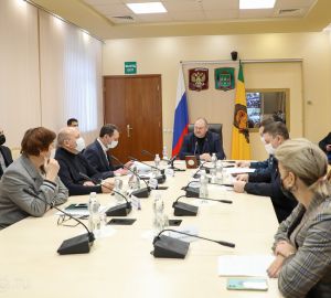 Олег Мельниченко поручил уделить особое внимание детям из неблагополучных семей