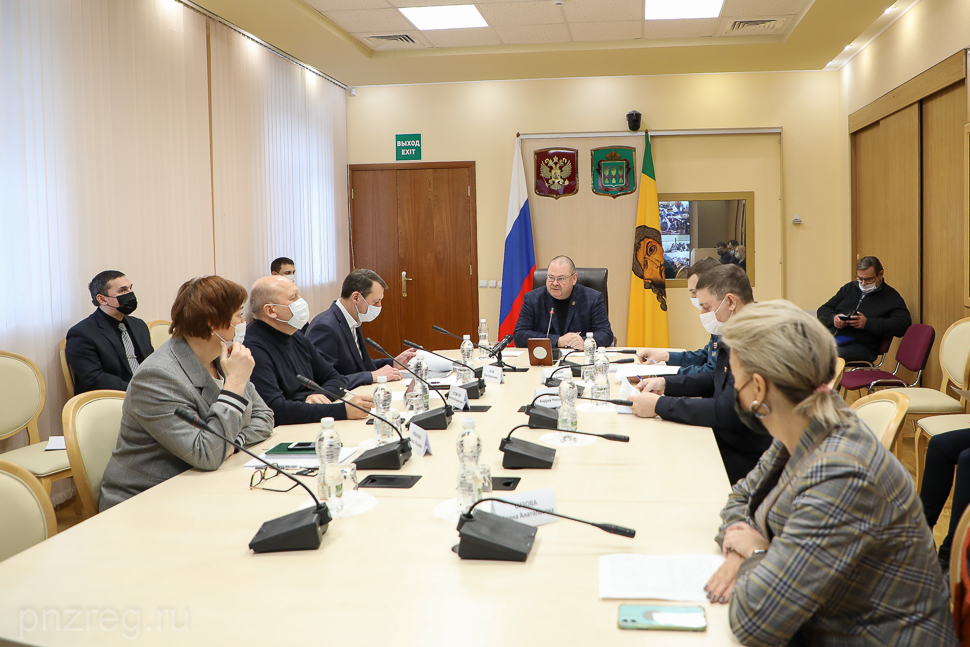 Олег Мельниченко поручил уделить особое внимание детям из неблагополучных семей