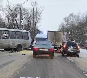 «Пробка в обе стороны»: последствия ДТП на Чаадаева