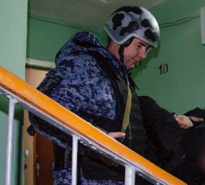 Пьяный пензенец бил окна в подъезде и напал на соседа