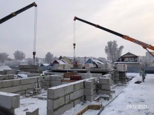 Застройщик жилого дома «Утро» приступил к кирпичной кладке стен