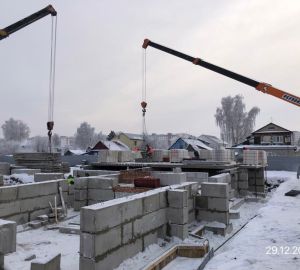 Застройщик жилого дома «Утро» приступил к кирпичной кладке стен