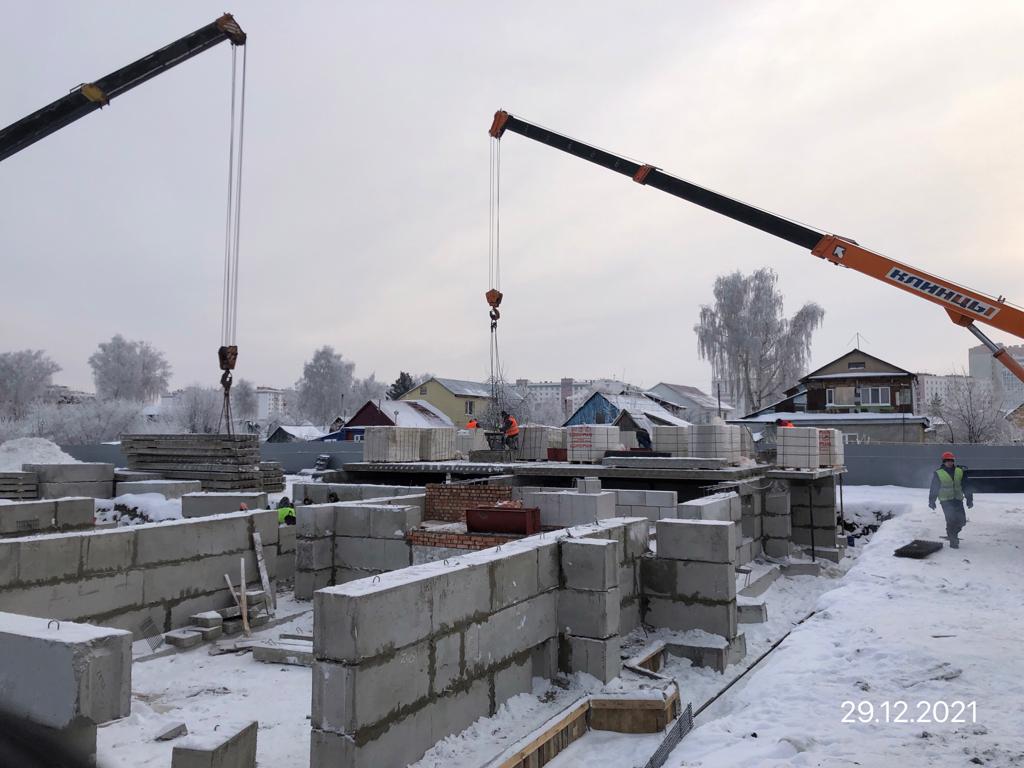 Застройщик жилого дома «Утро» приступил к кирпичной кладке стен