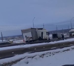 После аварии на М-5 кабина "уехала" отдельно от фуры