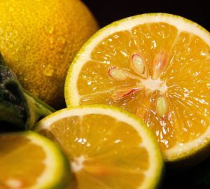 Помогают ли имбирь и лимон против ковида? Ответ врача