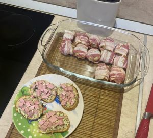 Запекаем шампиньоны в беконе