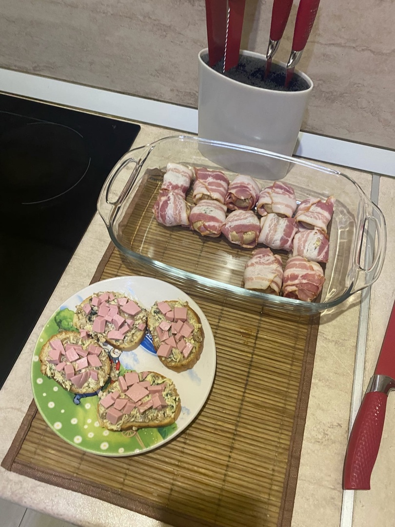 Запекаем шампиньоны в беконе