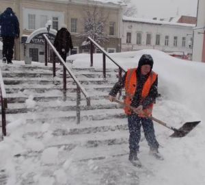 В Пензе снег убирают более 100 единиц техники