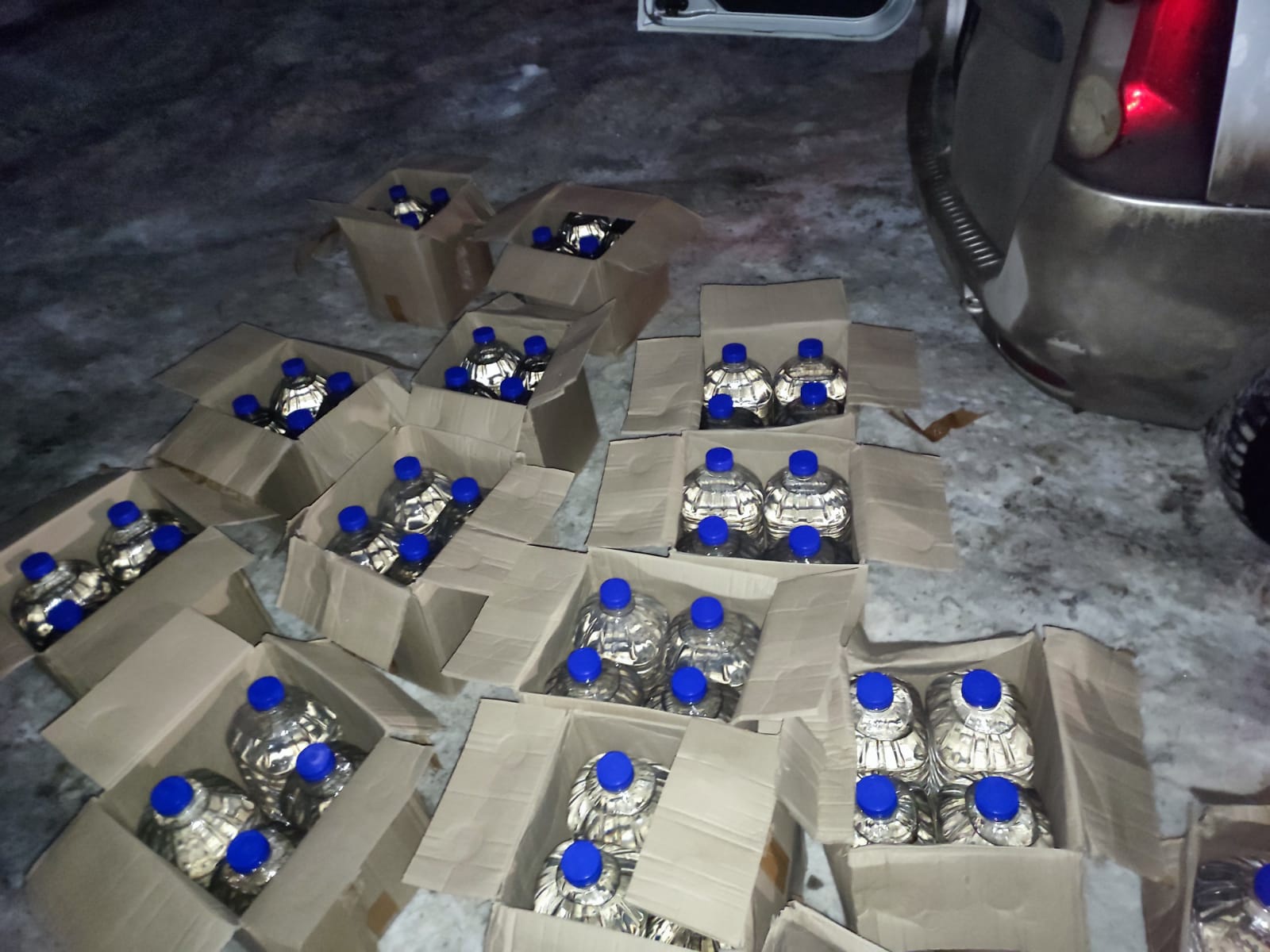 В Кузнецком районе в легковушке нашли 300 литров подозрительного алкоголя