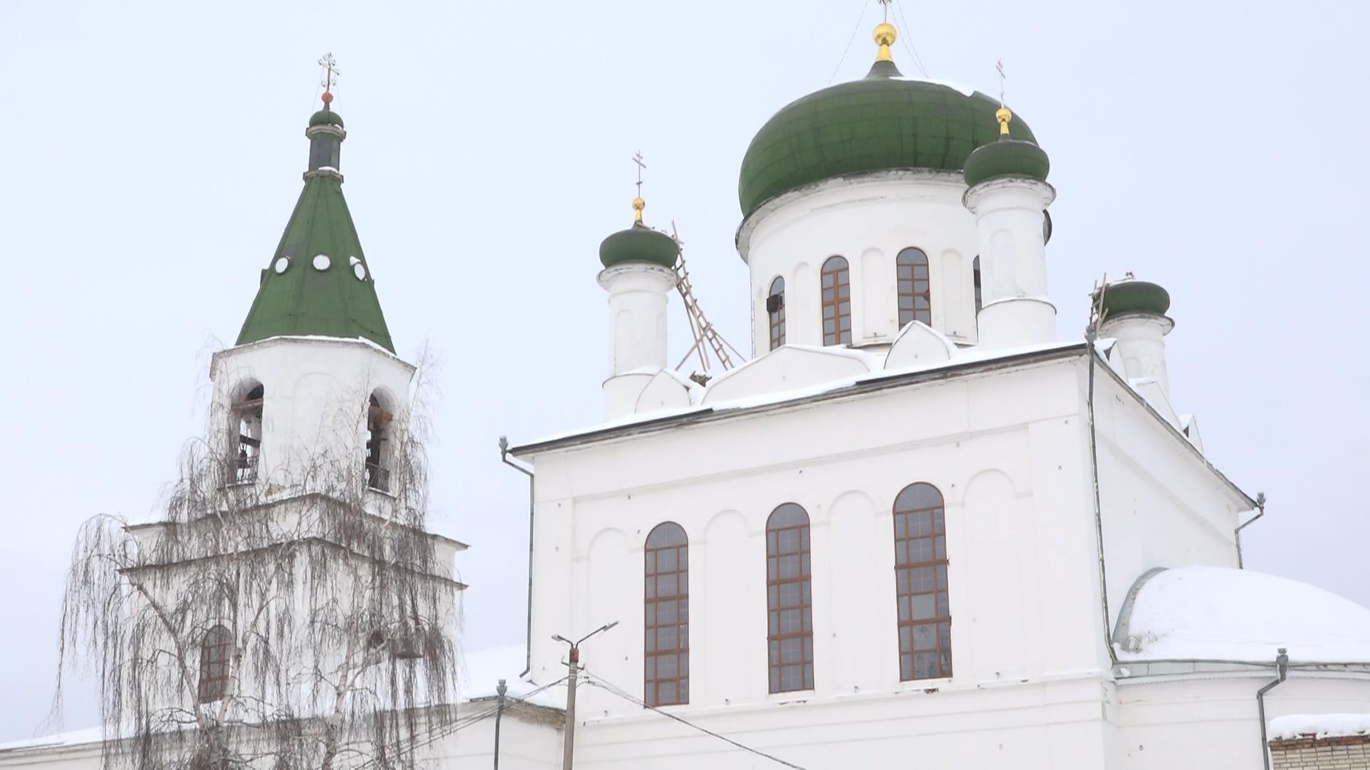 В Кузнецке освятили новые купола Вознесенского кафедрального собора