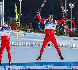 Олимпийцу Александру Большунову директор Росгвардии досрочно присвоил воинское звание