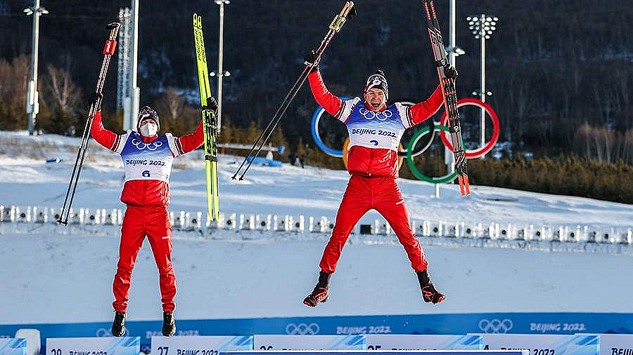 Олимпийцу Александру Большунову директор Росгвардии досрочно присвоил воинское звание