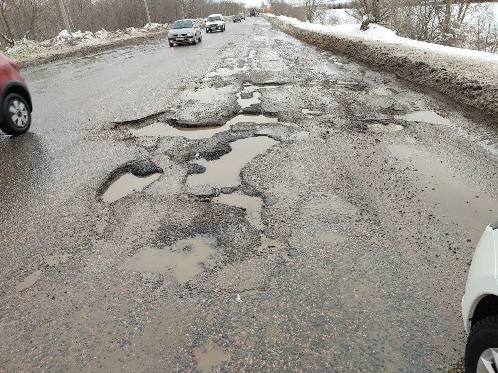 В Пензе на улице Рябова образовались огромные ямы