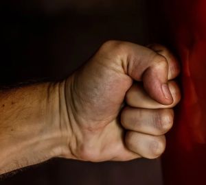 В Пензе перепалка мужчин закончилась сломанной челюстью