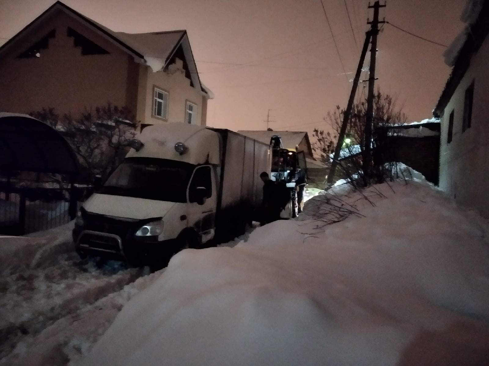 В Пензе сугробы помешали специалистам проехать к газовой аварии