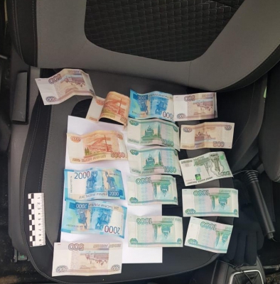 Житель Кузнецка попытался «подарить» 25 000 рублей сотруднику полиции