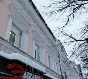 В Пензе предпринимателей отправят сбивать сосульки на улице Московской