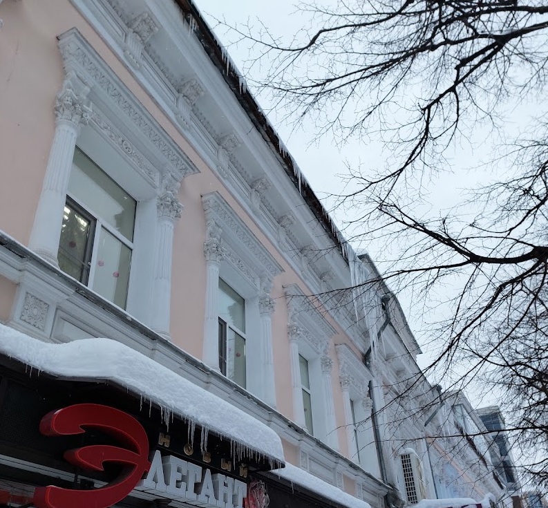 В Пензе предпринимателей отправят сбивать сосульки на улице Московской