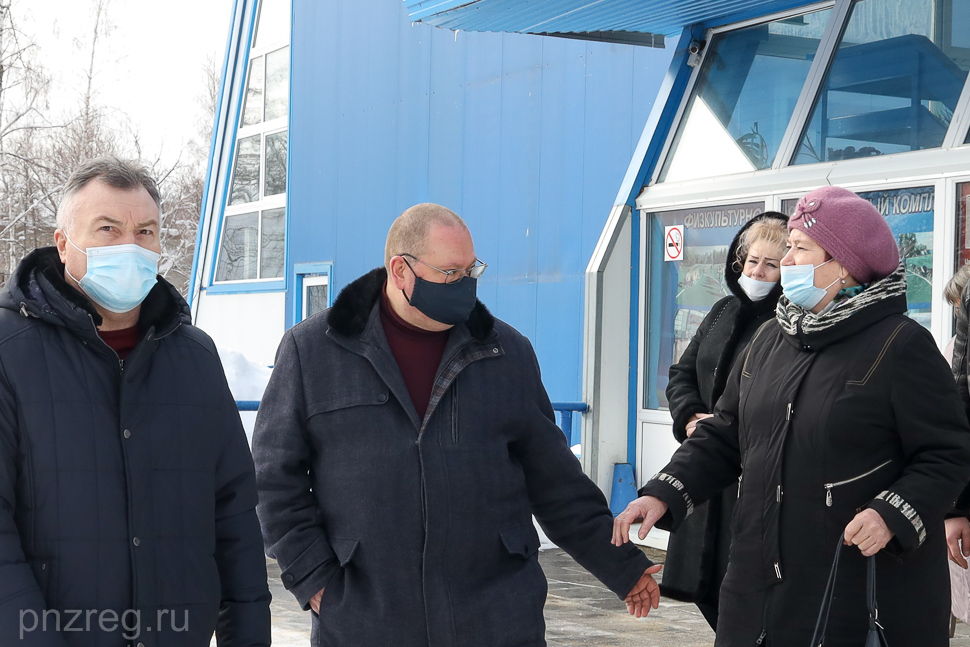 Мельниченко оценил качество ремонта в Колышлейском ФОКе