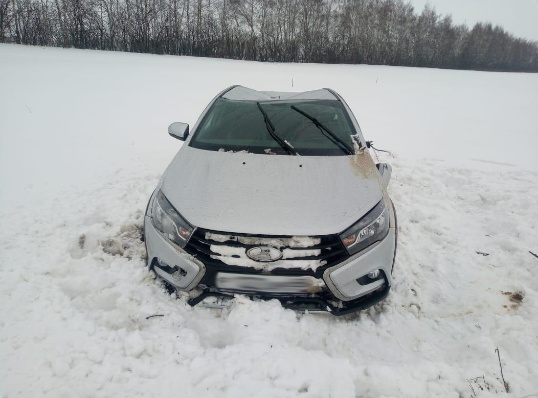 Снегопад стал причиной жесткой аварии с легковушкой