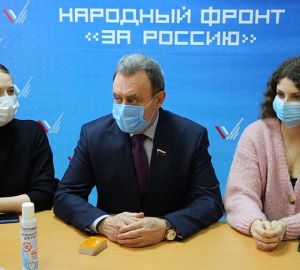 Валерий Лидин помог пензенским волонтерам, передав топливные карты