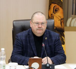 Мельниченко поручил увеличить объём экспорта продукции глубокой переработки в сфере АПК
