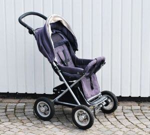 В Кузнецке мужчина позарился на чужую детскую коляску