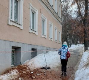 В центре города пензенцы рискуют получить кирпичом по голове