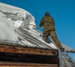 Поехала крыша: в Пензенской области прокуроры проверят, как снегопад сумел разрушить дом