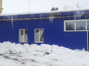 Падением наледи на ребенка в Кузнецке заинтересовалось следствие