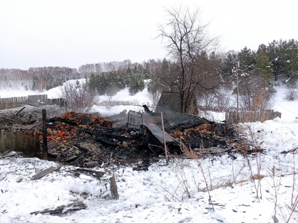 По факту смерти мужчины при пожаре в Никольском районе назначена проверка